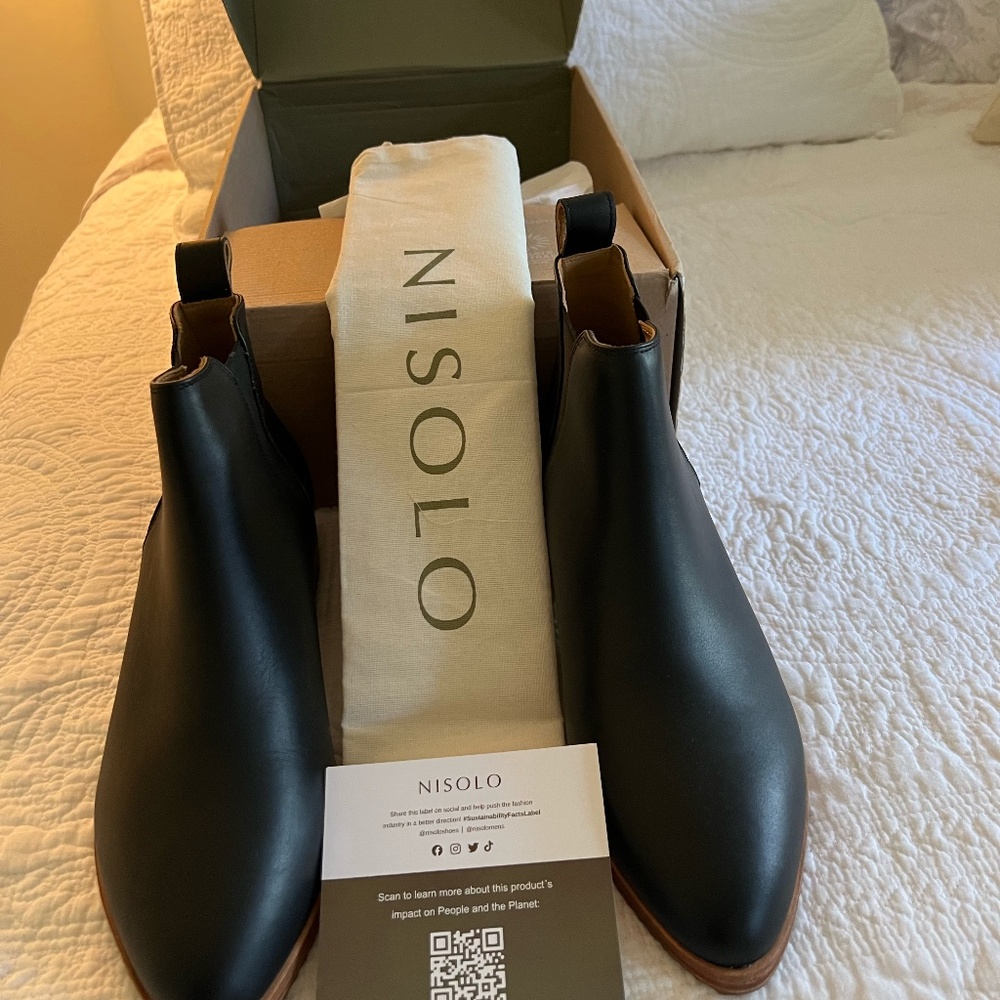 NEW Nisolo Women's Eva Everyday Chelsea Ankle Boot Black Leather Size 9